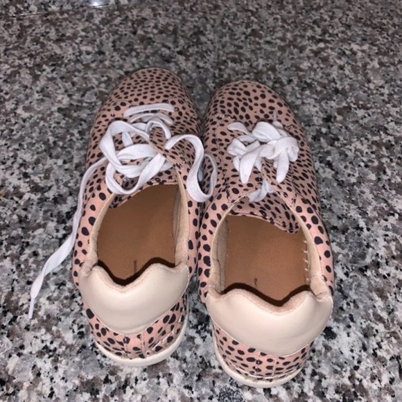 Universal Thread Sneakers - Picture 7 of 8